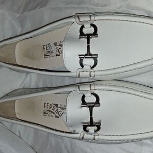 Salvatore Ferragamo White Leatgwe Flat Shies, Size 35 New!